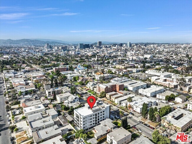 Building Photo - 1537 S Wilton Pl
