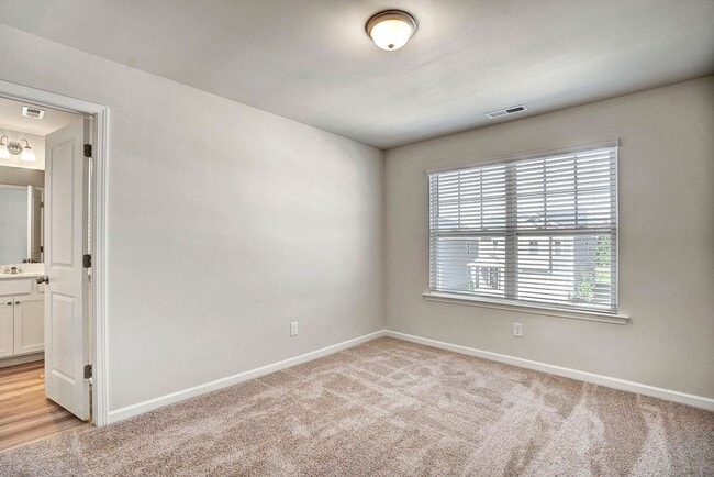 Building Photo - LIKE-NEW BEAUTIFUL 2-STORY HOME IN GARNER - Move in Ready!