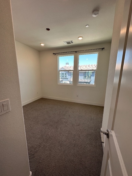 Building Photo - 1499 Cherry Cir