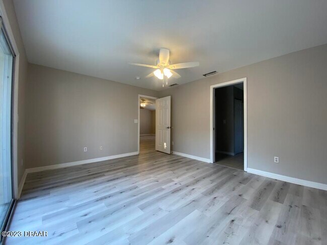Building Photo - 888 Willow Run
