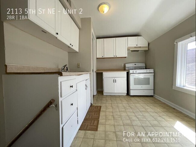 Building Photo - 2113 5th St NE