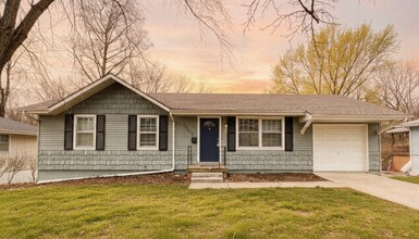 Building Photo - SEE IT NOW: Charming 3-Bedroom Home in Grandview!