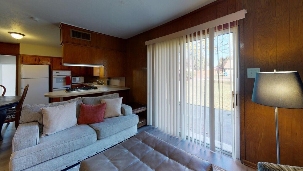 Building Photo - 4106 Skyline Dr