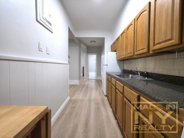 Building Photo - 1 bedroom in ASTORIA NY 11106