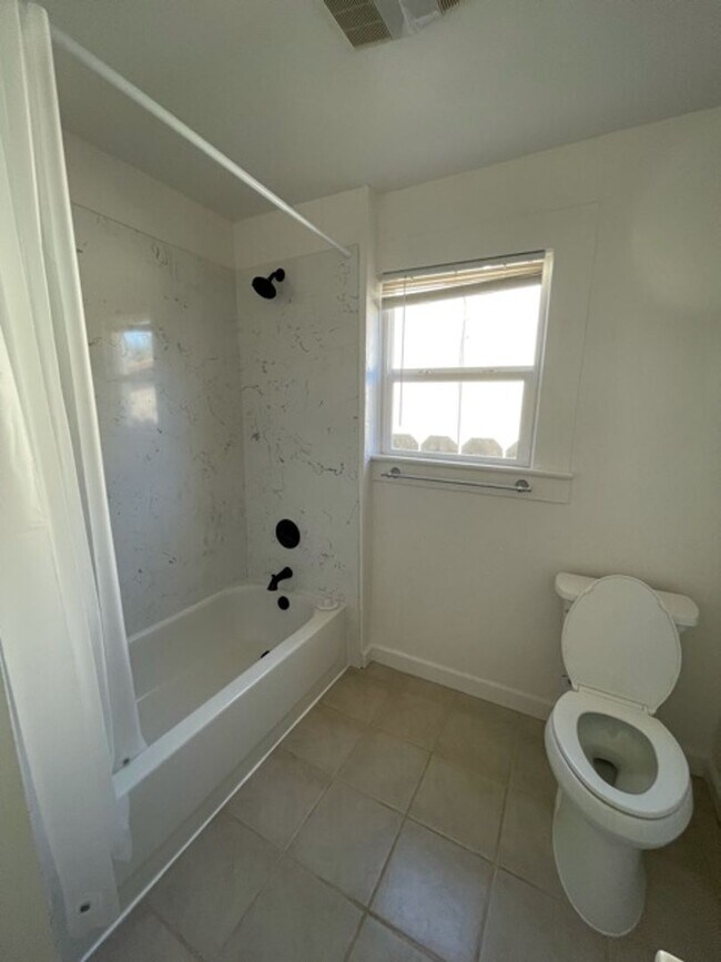 Building Photo - 149 W 21st St