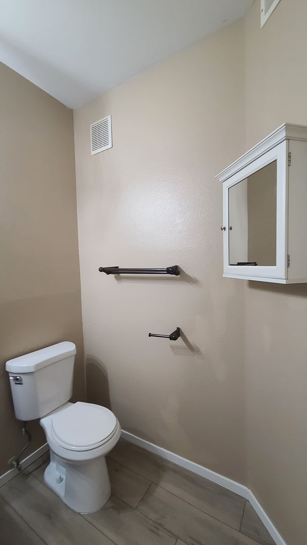 Building Photo - Upstairs 3 Bedroom condo