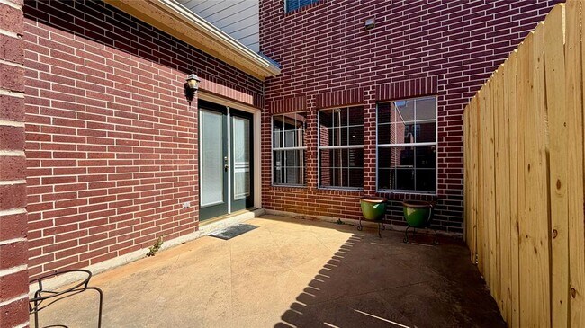 Building Photo - 5515 Davis Ln