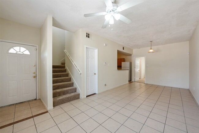 Building Photo - 6827 Dumble St