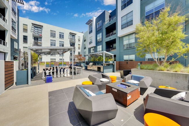 Building Photo - 355 Berry St