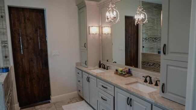 Building Photo - 13714 Oak Harbor Bend
