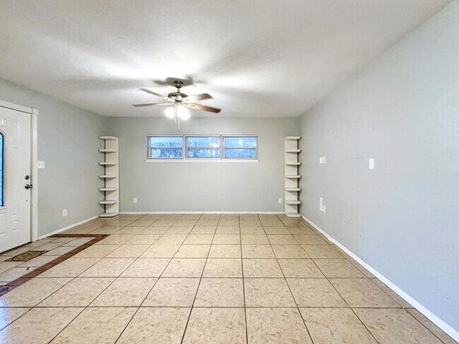 Building Photo - Spacious Home with Modern Amenities and Carport Parking