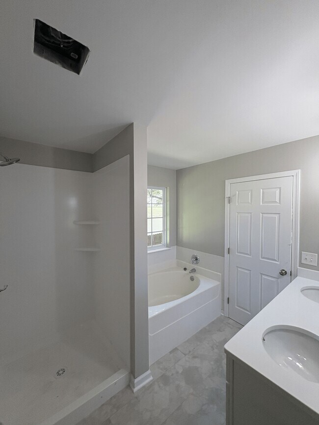 Building Photo - 413 Anthony Branch Dr