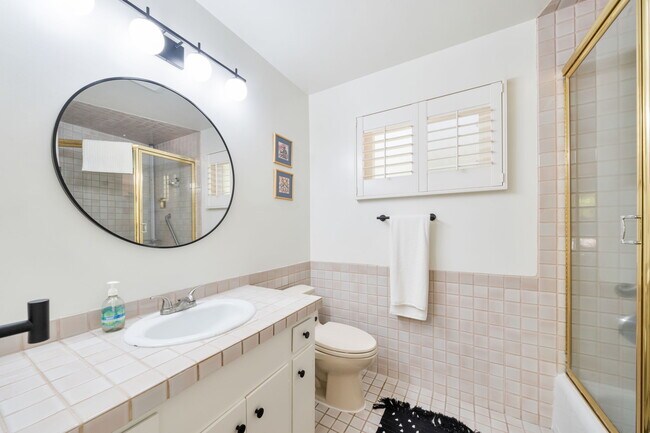Primary ensuite bathroom - 11411 Dona Pegita Dr