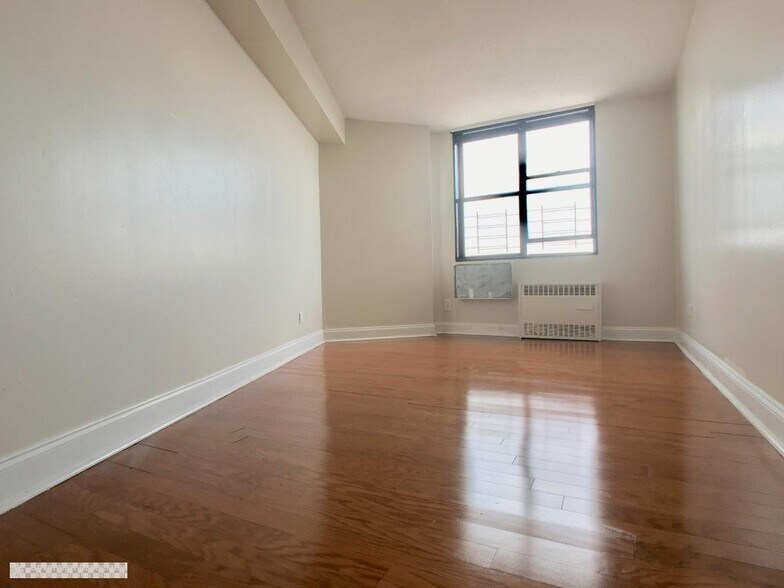 Building Photo - 3333 Broadway