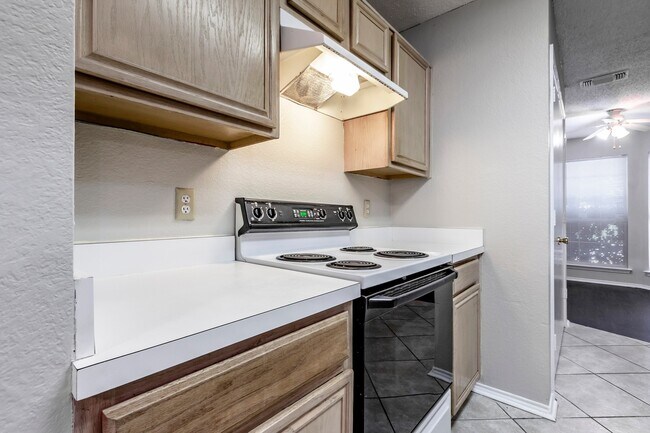 Building Photo - Adorable 3-2-2 in Cedar Hill!