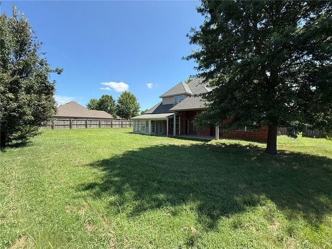 Building Photo - 609 N Tournament Dr