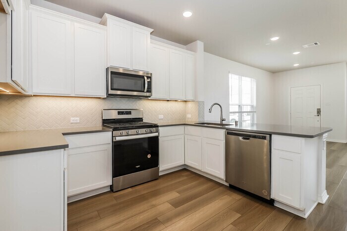 Building Photo - 2850 Scanlan Mdw