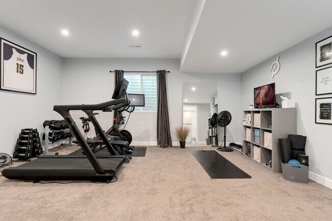 Building Photo - Evolve Real Estate: Evolve Real Estate: Meticulous Executive 4 Bedroom Plus Den Plus Finished Bas...