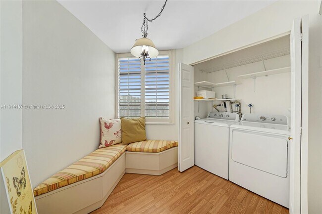 Building Photo - 1811 Sabal Palm Dr