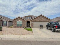 Building Photo - 2022 Kenwood Ave