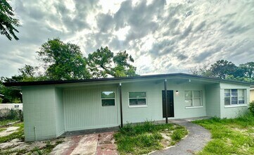 Building Photo - 4-Bedroom Home with Modern Touches!