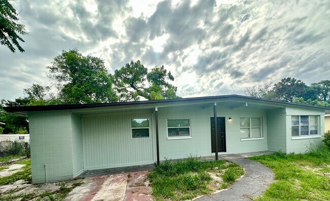 Primary Photo - 4-Bedroom Home with Modern Touches!