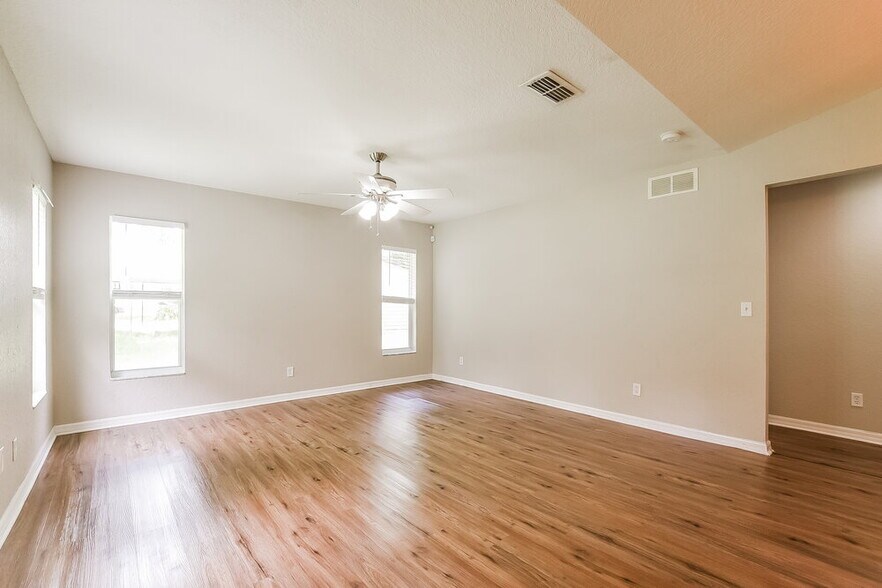 Building Photo - 35221 W Griffin Dr