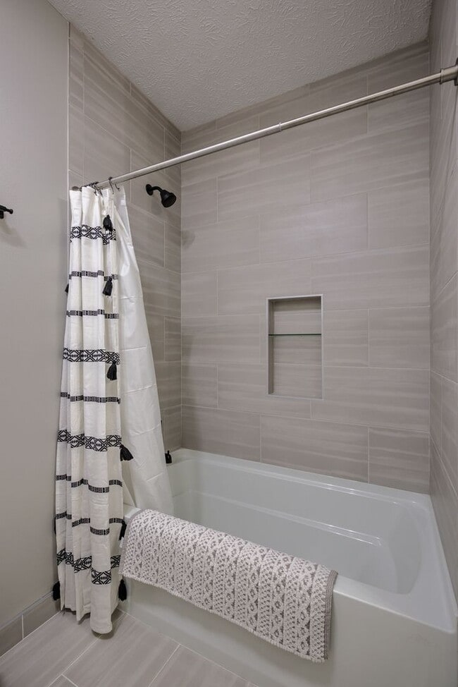 Building Photo - Modern 3BR Retreat | Penthouse + Skyline V...