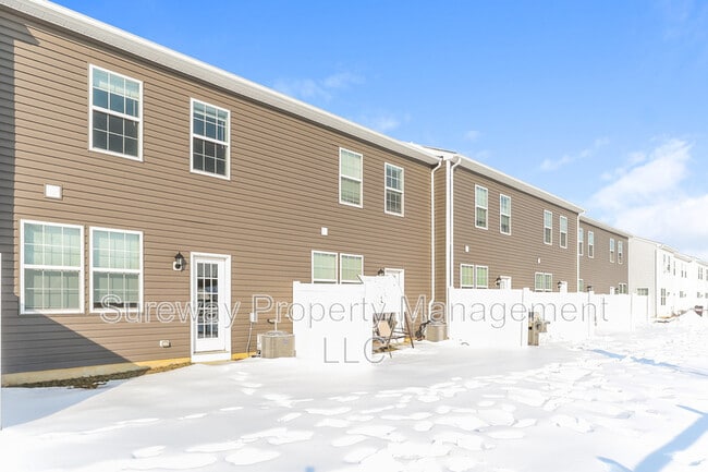 Building Photo - 6 Arlotta St