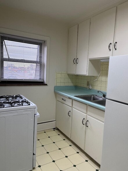 kitchen - 2827 W 26th St