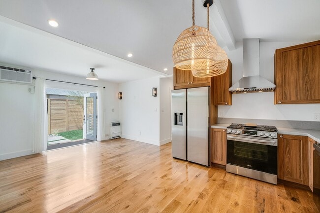 Building Photo - 2320 Alta St