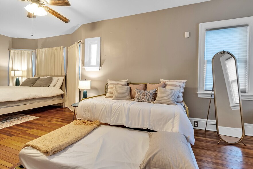 Building Photo - 217 Norwood Ave