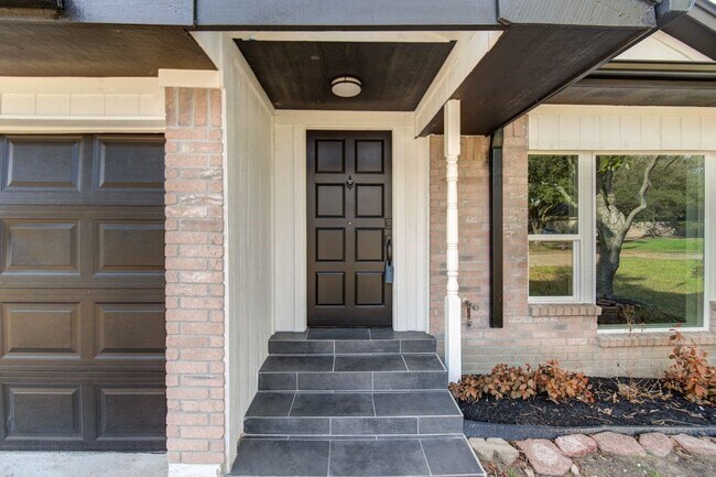 Building Photo - 19403 Lake Hollow Ln