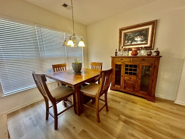 Building Photo - Fully Furnished Two Bedroom Home in Sun City!