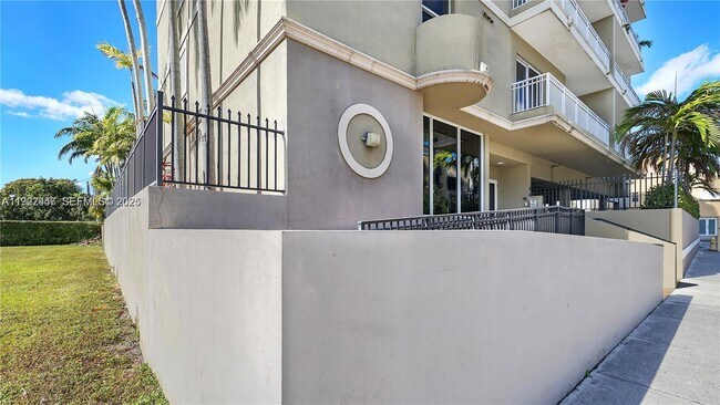 Building Photo - 120 Douglas Rd