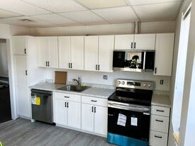 Building Photo - 829 Main St