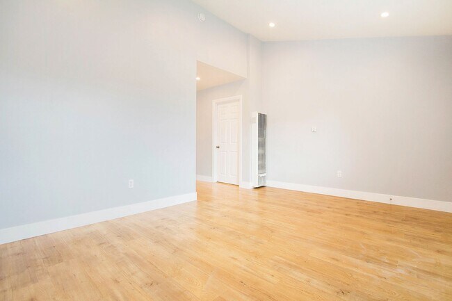 Building Photo - Olive Avenue Triplex
