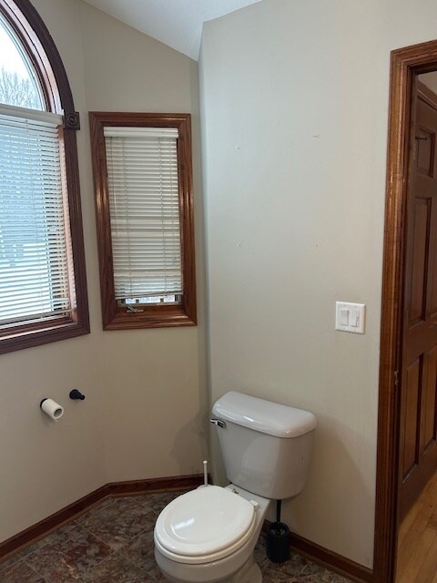 1/2 bathroom - 19155 Hi View Dr