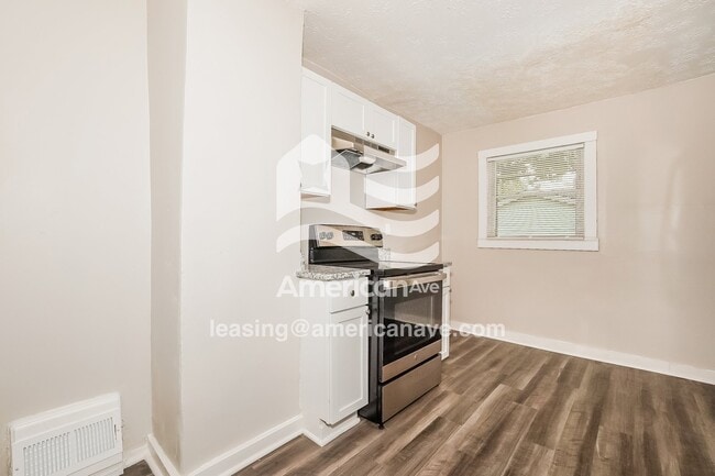 Building Photo - 128 Hollinger Ave