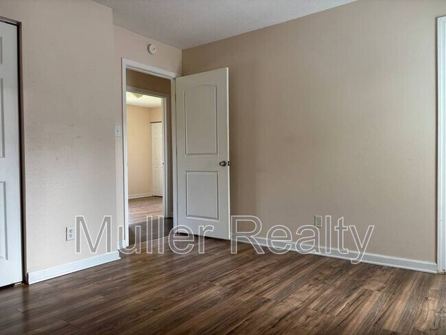 Building Photo - 6436 Tewksbury Dr NW