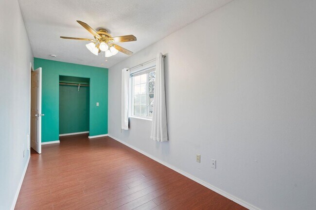 Building Photo - Unique, spacious 4-bdrm/3-bath Craftsman w/ lots of character. Bonus room, near Alberta District!