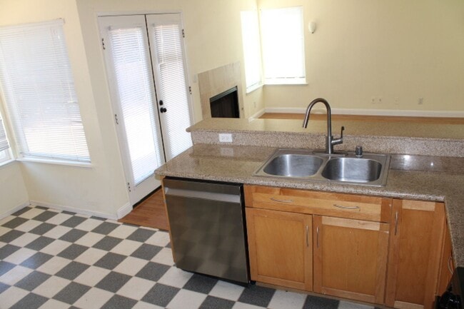 Building Photo - 151 Grenadine Way