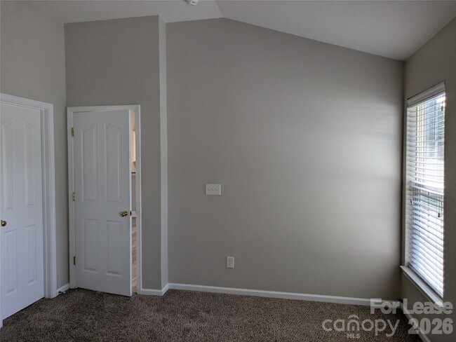 Building Photo - 141 Golden Valley Dr