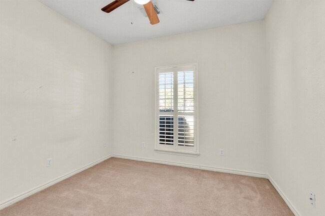 Building Photo - 147 April Waters Dr W