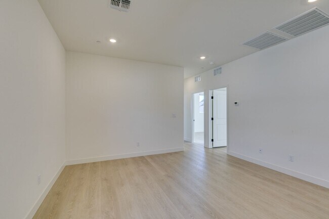 Building Photo - Brand New 4 Bedroom + Den/Office in Summerlin