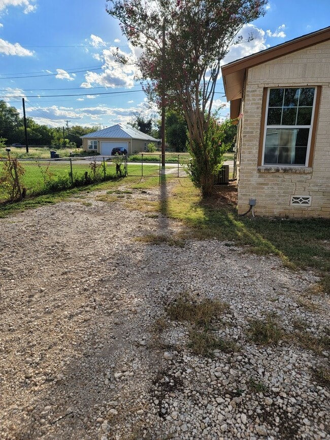 Building Photo - 4/2/2 TOTALLY renovated home