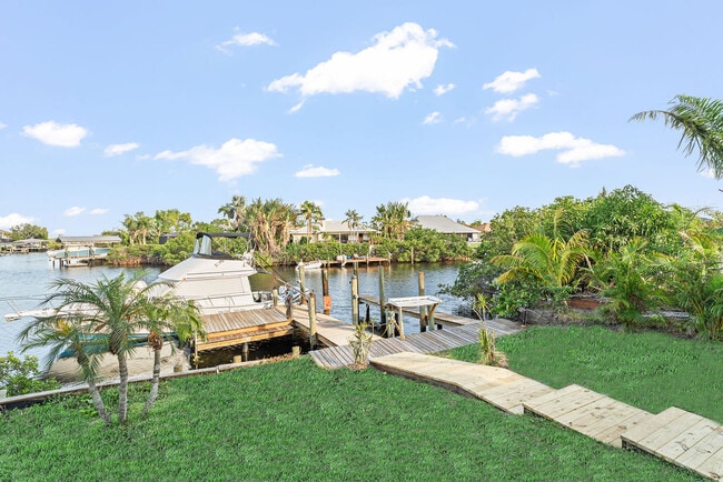 Building Photo - 6611 Surfside Blvd