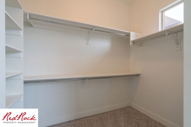 Building Photo - Pet Friendly 4 Bedroom Little Valley Home ...