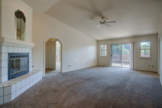 Building Photo - Freshly painted, 3 Bedroom, 2 Bath Home in...