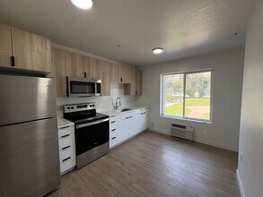 Building Photo - 404 E 5600 S